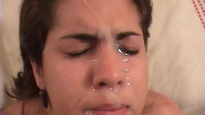 Vacker latinsk brunett har grovt sex